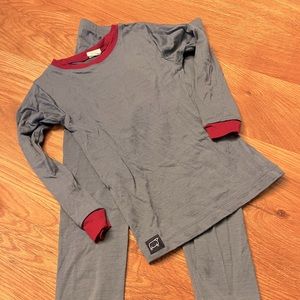 Wee woollies pajamas, size 5.